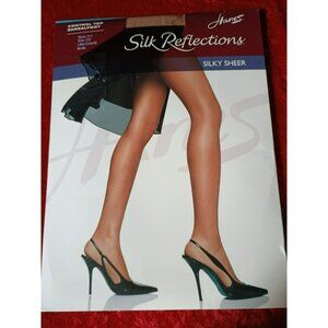 Hanes Silk Reflections Silky Sheer Pantyhose Sandalfoot 717 Little Color Size CD